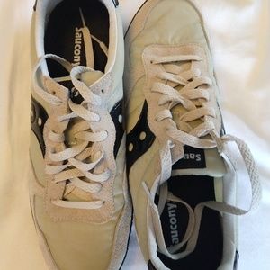 Saucony's Men size 10.5 Grey & Black Athletic Shoe